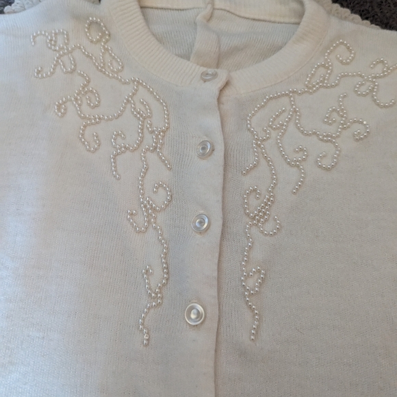 Vintage Handmade White Button Up Sweater With Pearl Design Size Medium - Picture 5 of 10